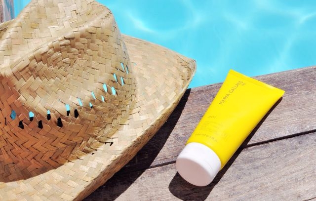 Opalovací krém nás provází na každém kroku.